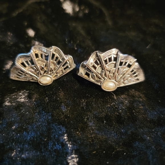 Vintage Silvertone Fan Earrings with Faux Pearl - Pierced - Picture 2 of 4